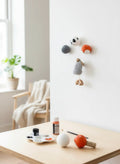 DIY painted Birkenholz Dübelkappen verwendet als Wandhaken